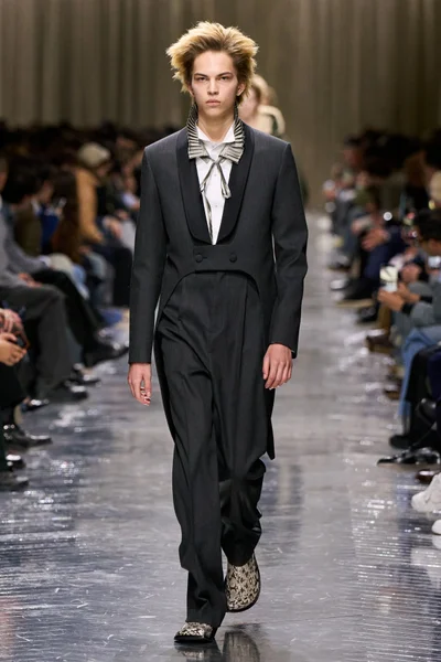 Look 11